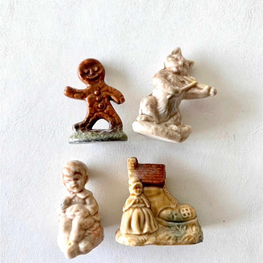 4 Pc set Vintage Red Rose Tea Figurines